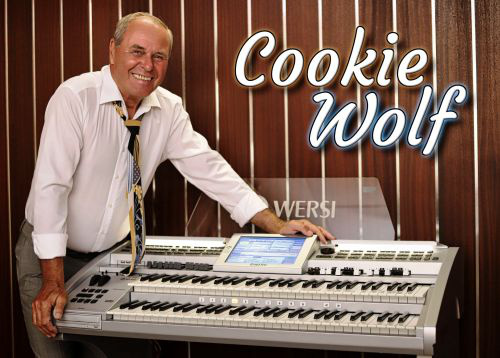 Cookie Wolf auf der Hammond-Orgel